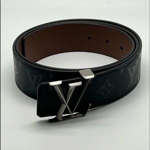 I am selling a all black & silver Louis Vuitton belt. In excellent condition